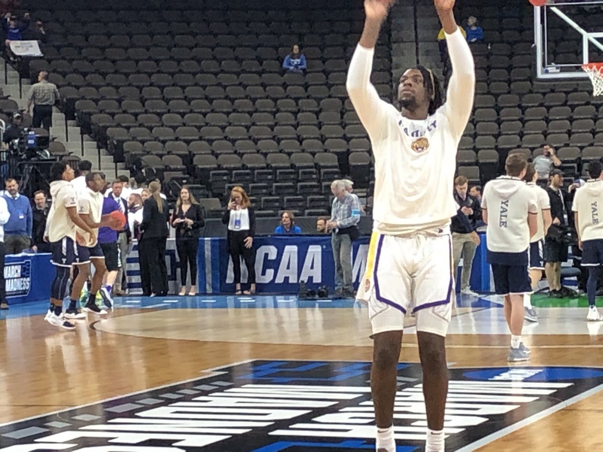 ShariefWDSU's tweet photo. The LSU Tigers warming up before their game with Yale @wdsu https://t.co/S9uK7Y9Yrt