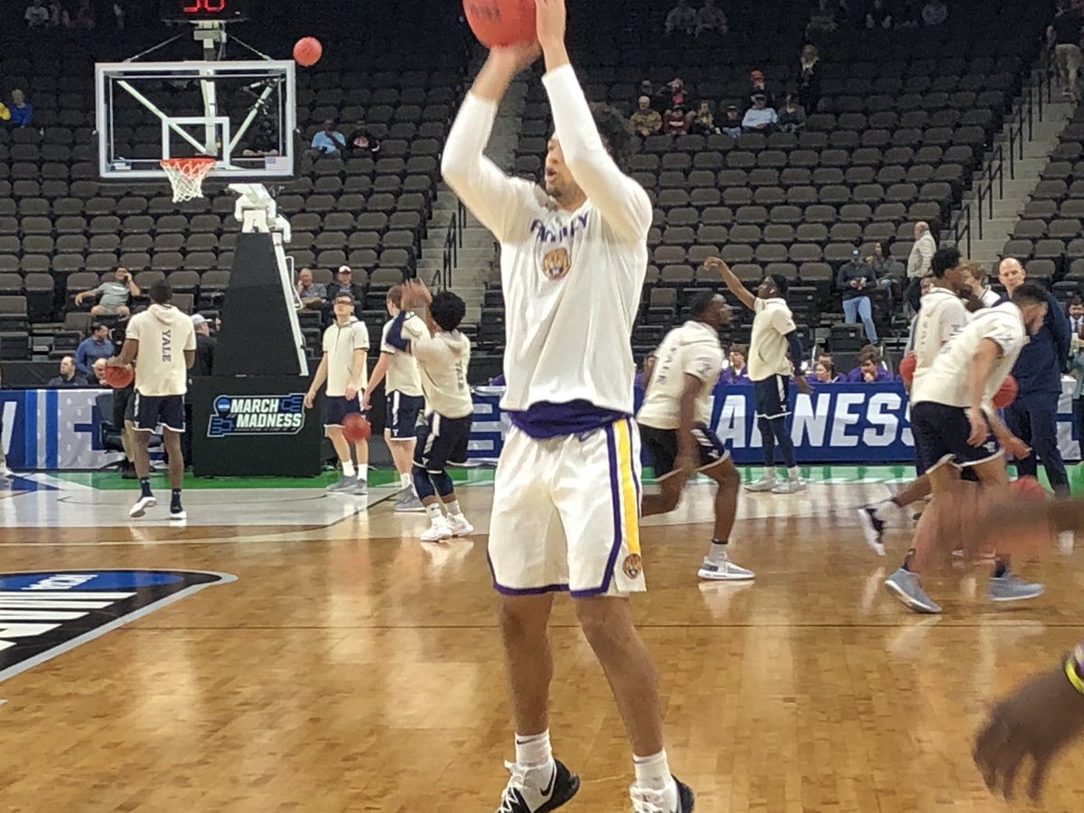 ShariefWDSU's tweet photo. The LSU Tigers warming up before their game with Yale @wdsu https://t.co/S9uK7Y9Yrt