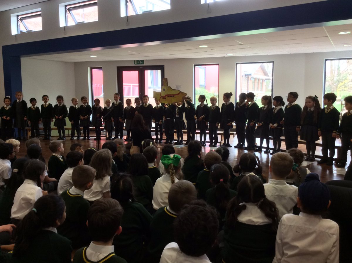 ElmridgeSchY0's tweet image. A massive well done to all the children on your amazing Andy Warhol assembly this afternoon. Your teachers are all very proud of your efforts. #popart #classassembly #performance #yellowsubmarine