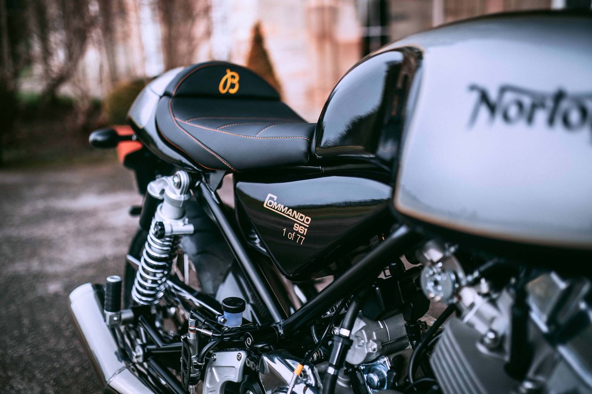cotedesmontres's tweet photo. #Breitling #Premier #B01 #Chronograph 42 #Norton Edition - Breitling célèbre un partenariat privilégié en lançant la Premier Norton Edition
@Breitling #PremierB01 #Chronograph42 #NortonEdition #premierstyle @norton_ceo #NortonCommando #CaféRacer
https://t.co/SQDpvMhGyw https://t.co/KYbxwIN04t