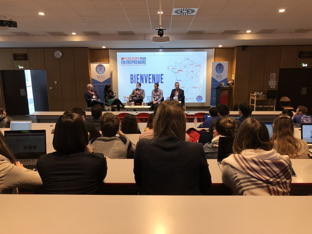 On finit la journée par le thème « L’Entrepreneuriat à l’Ouest » avec Bertrand SCHAUPP, <a href="/AlexandraGPoint/">Alexandra GP</a>, <a href="/0verflo/">Florian Benejean</a>, Antoine Plunian et @Hlecuyer44
#TeamSEIO🦊 #WeAreJE #LCPE19 #LCPE
