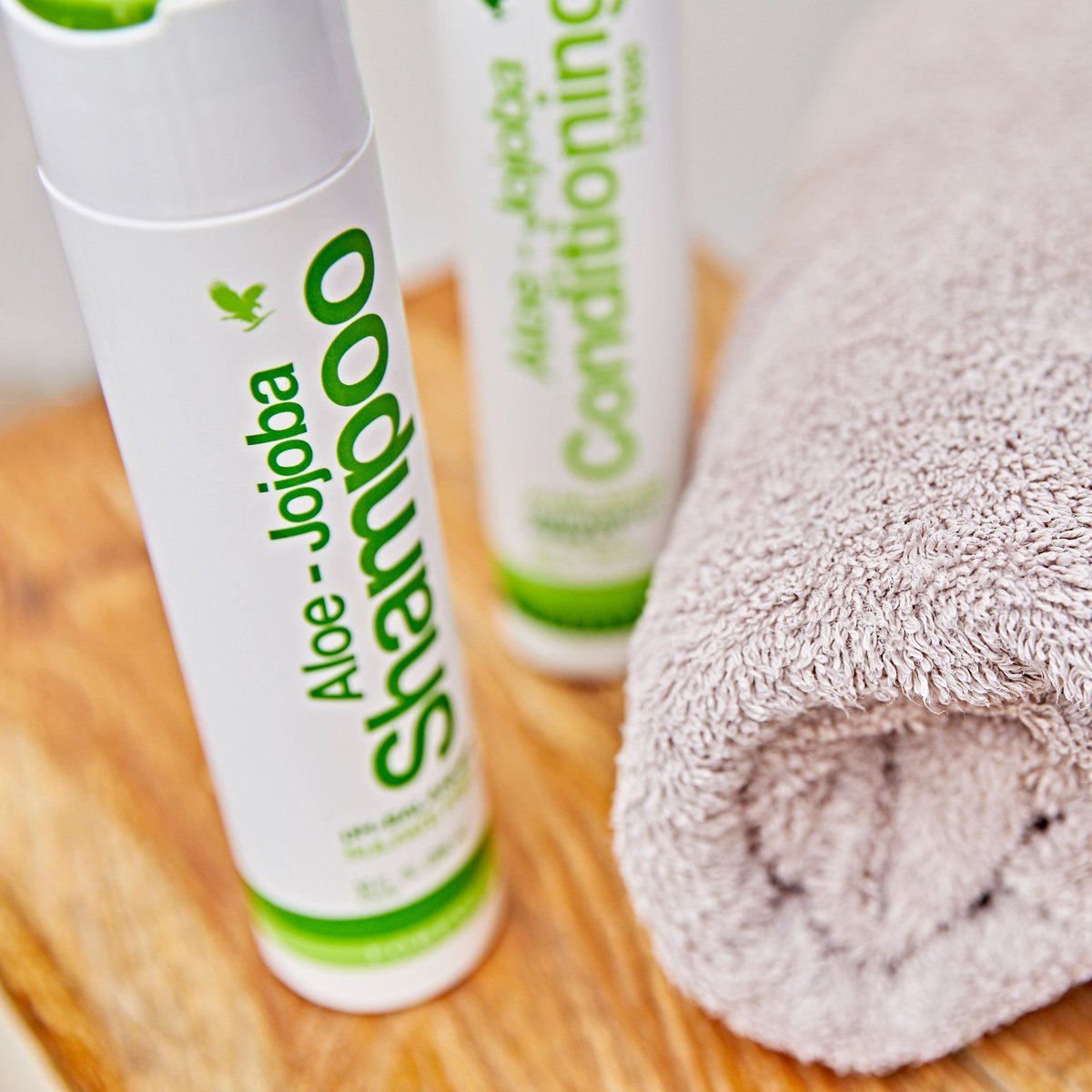 Today we have a #TipThursday from Samantha:

"Once my hair is dry, I rub a small amount of Aloe-Jojoba Conditioning Rinse, through the ends of my hair before using my straighteners! It gives me lovely soft straight hair"

Be sure to share all your product tips with us 😁