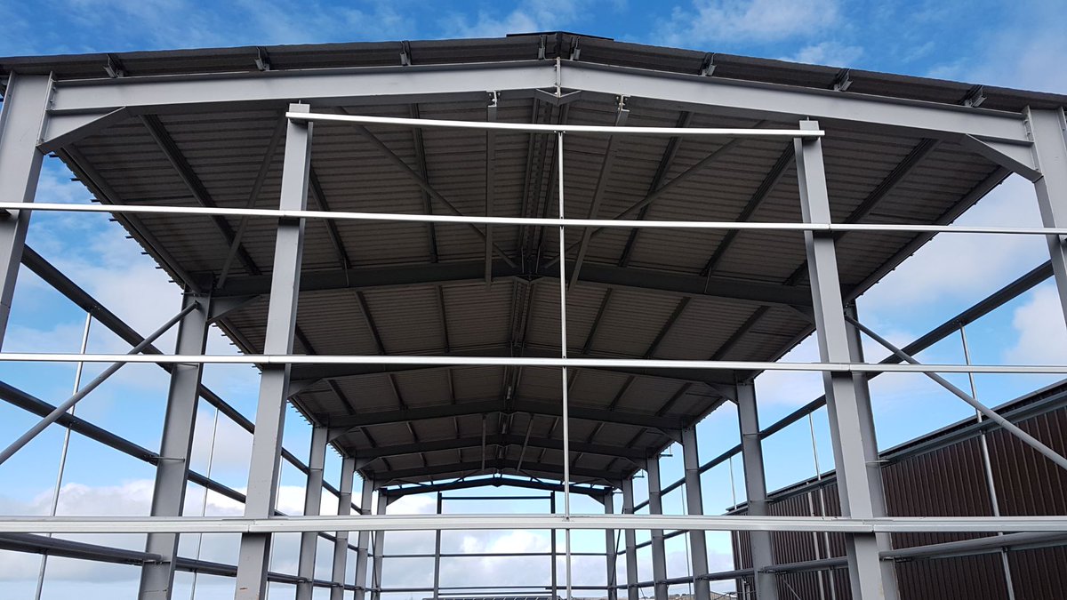 ProjectLink_WsM's tweet image. We&apos;ve started cladding at @Etheringtons! Beautiful weather to put a roof on. #construction #cladding #newbuild #sofarsogood