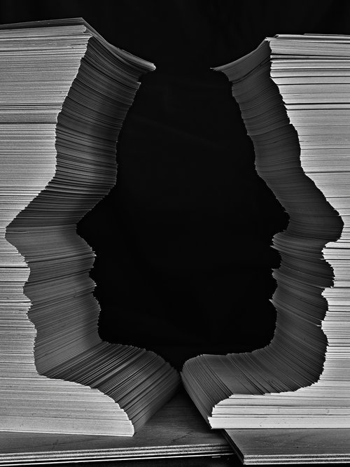 Today on Photobook Daily:

This World and Others Like It, by Drew Nikonowicz, investigates the role of the 21st century explorer.

Continuum is part of Yoffy Press' Triptych series and features Abelardo Morell, Irina Rozovsky and Alyssa McDonald. 

mailchi.mp/photoeye/photo…