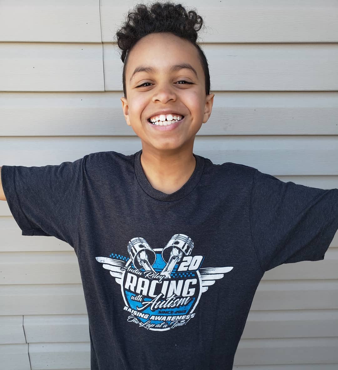 Miracle_Effect's tweet photo. Mycah's Racing with Autism shirt !! You rock buddy !! 💙💛❤ #ME #MiracleEffect #TheMeProject #IsupportAutism https://t.co/SkqXqArV3j