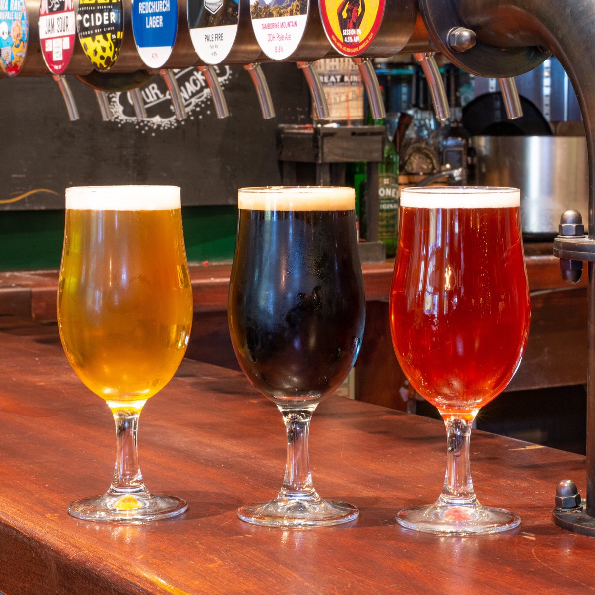 Sammonds_Photo's tweet image. What a cute little pub! Idle Hands Brighton #beer #pub #drinkbeer #realale #goodbeer #fancyapint #brightonpub