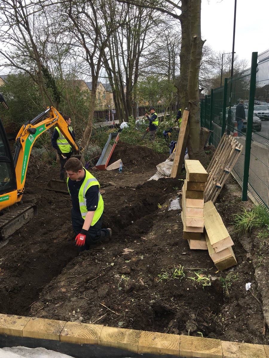 CroftonGarden's tweet photo. Week 5: ramped entrance now fully in place. And another planter under construction. Finally the garden will be easier to access! #InclusiveDesign #UniversalDesign. https://t.co/JyhK0CzV3W