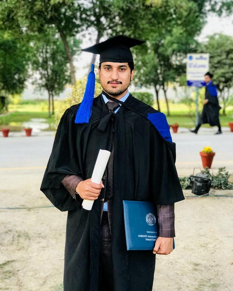 SheraziSafeer's tweet photo. "Your #Graduation is a #milestone in your #life...!!" ๐ ๐
#Convocation_2019 โฅ
#CUI_vhr ๐
#officially_graduated...! ๐
#thanks_to_parents_teachers ๐๐ https://t.co/MIIWat5Tt2