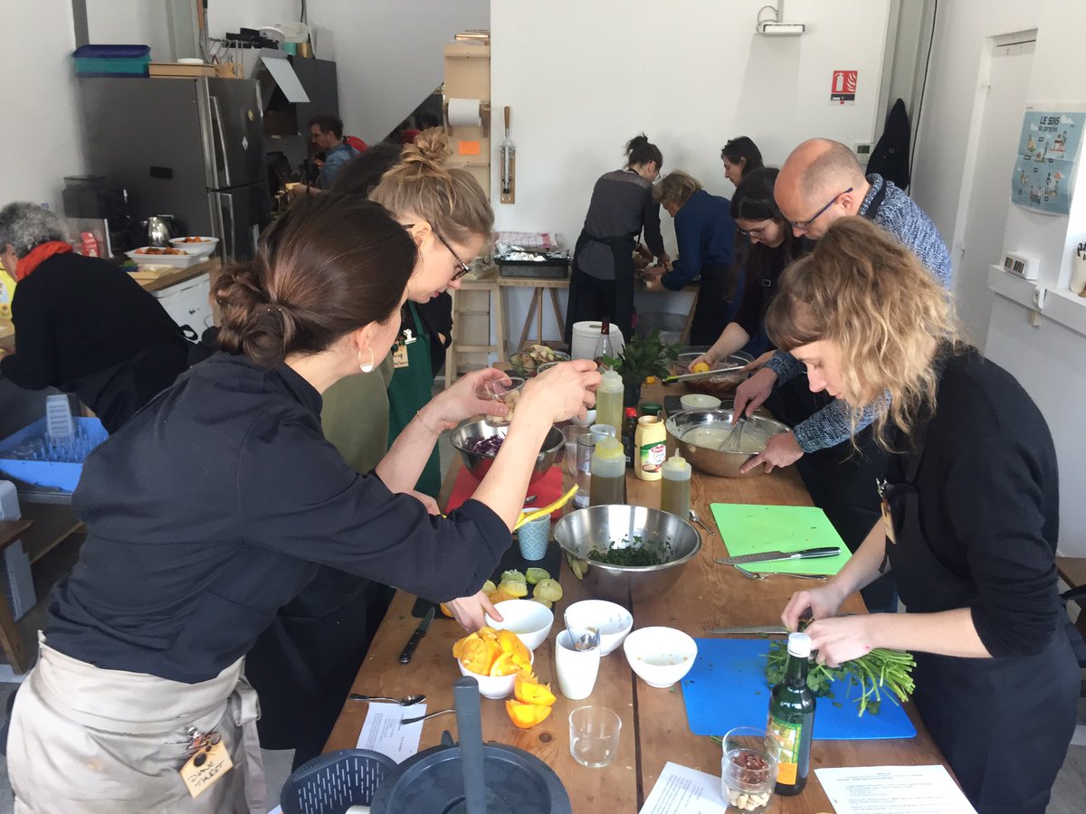 veroregnier's tweet photo. Incroyable matinée de créativité et de prospective autour de la food en 2035 chez @Okoni_Official ! #FFOkoni 🥩🥒🥥🥗🥮 #KiffProfessionnel https://t.co/n7AFp8LfyQ