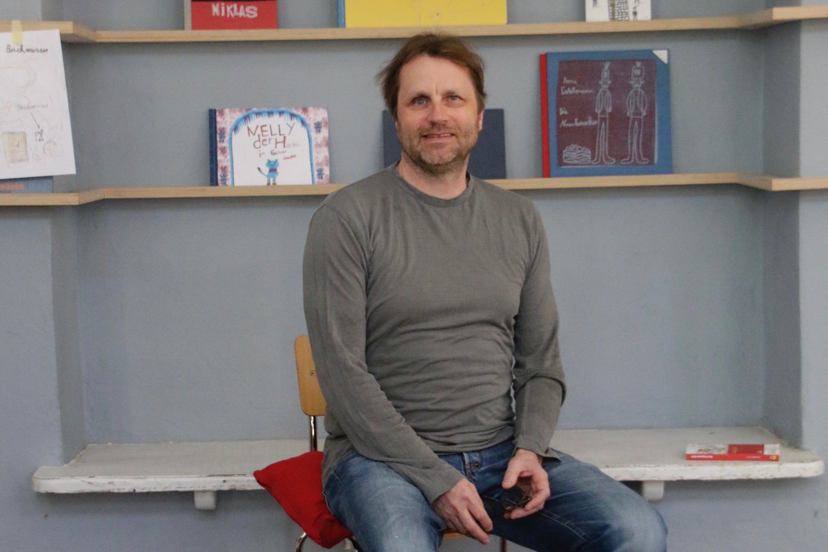 Die #lbm19 ist eröffnet. Im Interview mit dem kreuzer erzählt Sven Riemer, Geschäftsführer der <a href="/Buchkinder/">Buchkinder</a>, von seiner Arbeit mit den JungautorInnen und was BesucherInnen am Buchkinder-Stand auf der <a href="/buchmesse/">Leipziger Buchmesse</a> erwartet:
kreuzer-leipzig.de/2019/03/21/kin…
