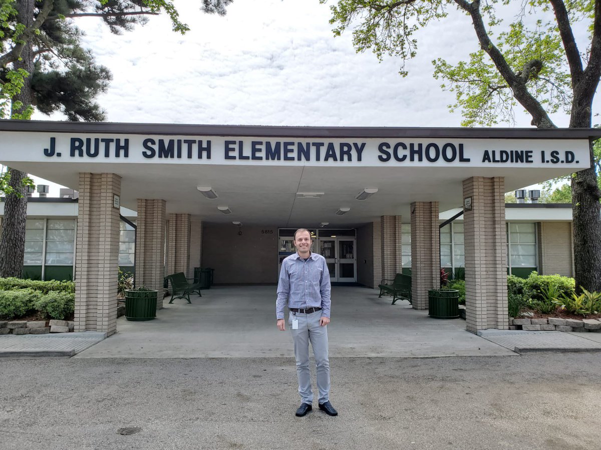TemporalAR's tweet photo. I am so happy and honored for the recognition as 𝗕𝗶𝗹𝗶𝗻𝗴𝘂𝗮𝗹 𝗧𝗲𝗮𝗰𝗵𝗲𝗿 𝗼𝗳 𝘁𝗵𝗲 𝗬𝗲𝗮𝗿 @smithacad @AldineISD So grateful for your support

Feliz y orgulloso por el reconocimiento como Maestro Bilingüe del Año @smithacad @AldineISD Gracias por vuestro apoyo https://t.co/mVxHoCWyXy