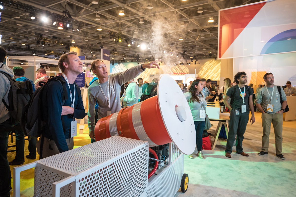 lifeatgoogle's tweet photo. Throwback to all the action of #GoogleNext18! ☁️ #GoogleNext19 is just around the corner (April 9-11, to be exact) and the @GoogleCloud team is gearing up for 3 days of sharing innovations & meeting developers from all over. Learn more and register → https://t.co/oUk5yR95j2 #TBT https://t.co/uKX79CgEr9