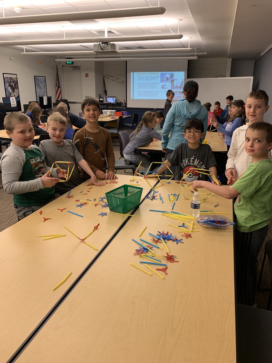 khill_lcps's tweet photo. Building moon habitats at the Udvar Hazy! #moon #stem #havingfun https://t.co/QITXl8ts39