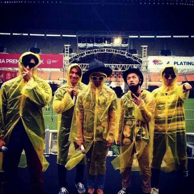 Santrisna14's tweet photo. Please don't let the nightmare come again tonight ...
we believe #BIGBANGis5 and #vips will always be strong ...
I believe the storm will soon pass ...
#staystrongvip
#BigBangis5forever https://t.co/o9ncn4LIXC