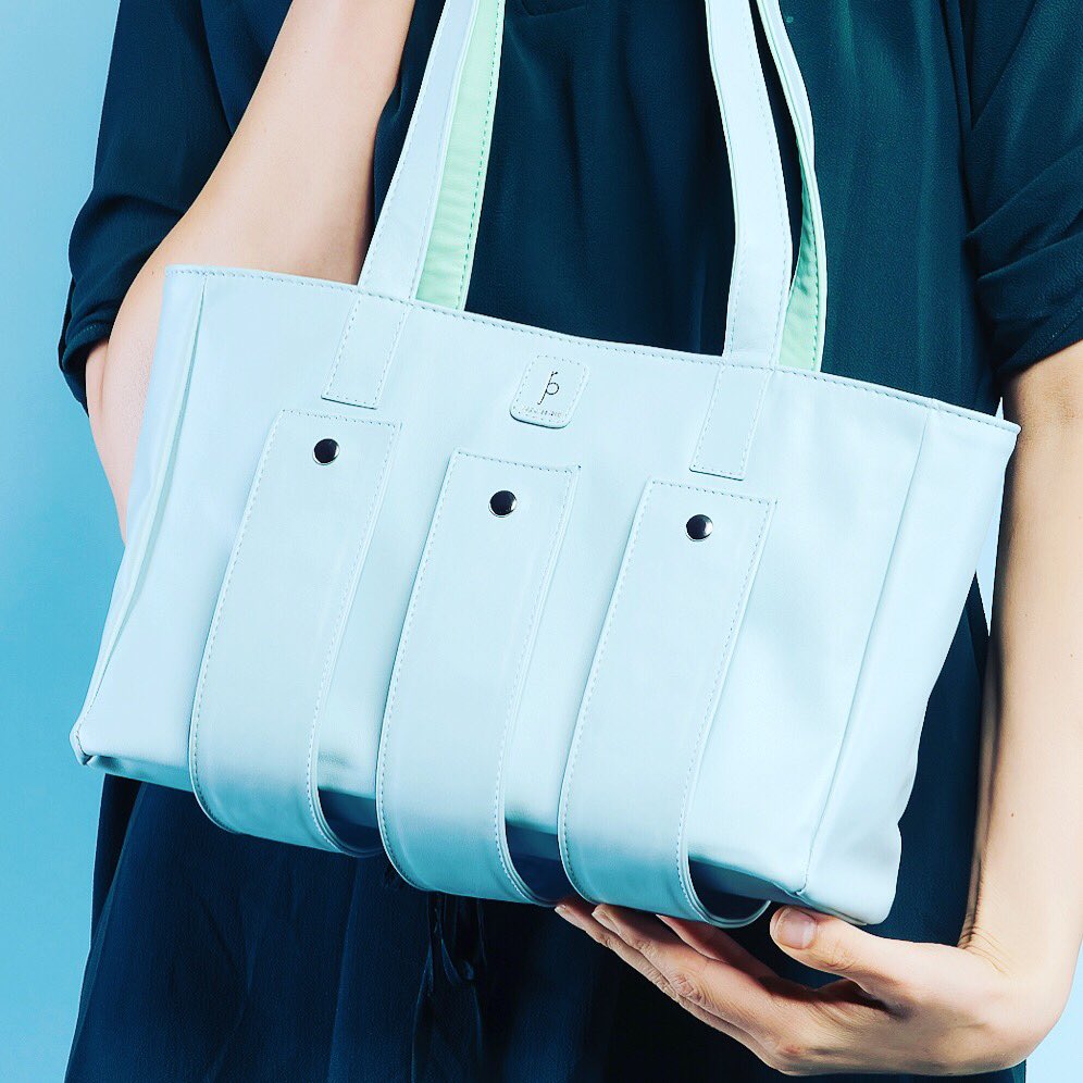 repurseible's tweet photo. Mermaid – Light Pale Blue 💙 Customizable and Reversible 👛Purse Just in time for springtime! 💘

The California 🔆 soft ocean 🌊 breezes inspires this beautiful Light Pale Blue 💙reversible tote! #repurseible #purse #ToteBag #handbag #handbags #purses https://t.co/ko0X5VaGuN