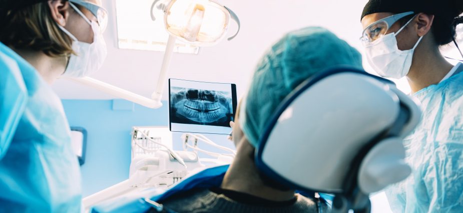dentistryformad's tweet photo. Full mouth reconstructions vs. smile makeovers
#functionaldentistry #cosmeticdentistry #asmilecanchangealife
https://t.co/Htn80Bc02T https://t.co/R32kbQzrtK