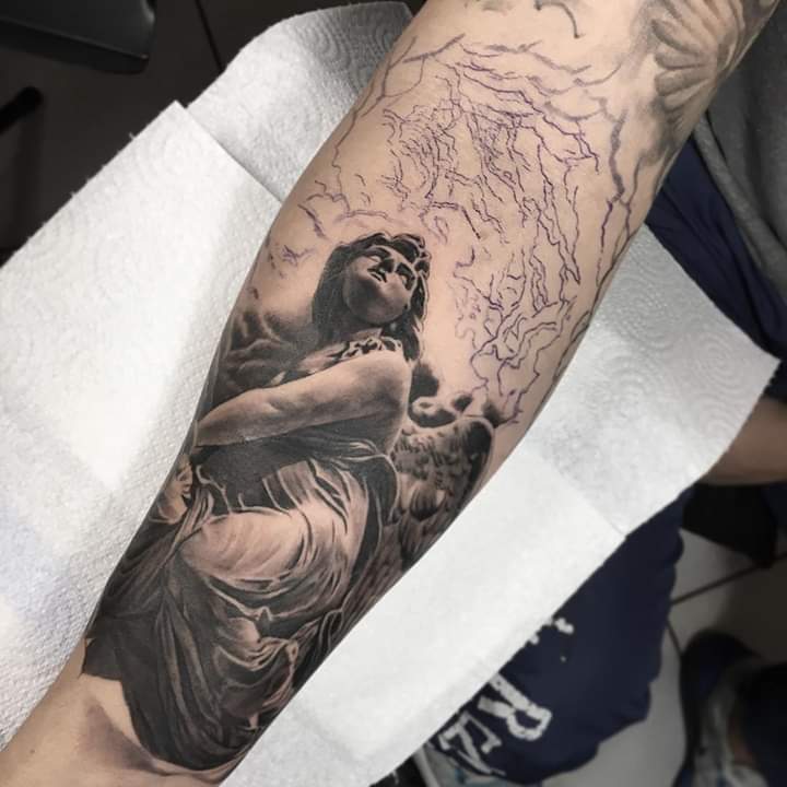 CesTattoos's tweet photo. Hola a todos,  aquí les dejo la primera sesión de esta pieza.  
Sí te gusta mi trabajo,  RT y Fav,  GRACIAS!! https://t.co/S6mScErwso