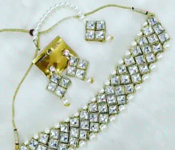 _Get ready to stun everyone around you with these stunning Jewellery Sets. Shine brighter than others._

Catalog : *Ladies Twinkling Stylish Jewellery Sets*

Material: Alloy / Copper / Artificial Flowers / Beads

Work: Beads / Kundan / American Diamond / Gota Patti