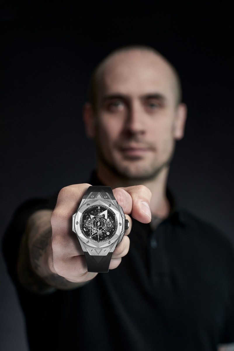 Hublot's tweet photo. Introducing the new #BigBangSangBleu at #Baselwolrd2019 with world famous tattoo artist #MaximeBuchi from #SangBleu. #Tattoo #HublotBaselworld #Baselworld https://t.co/otYSQyvSxH