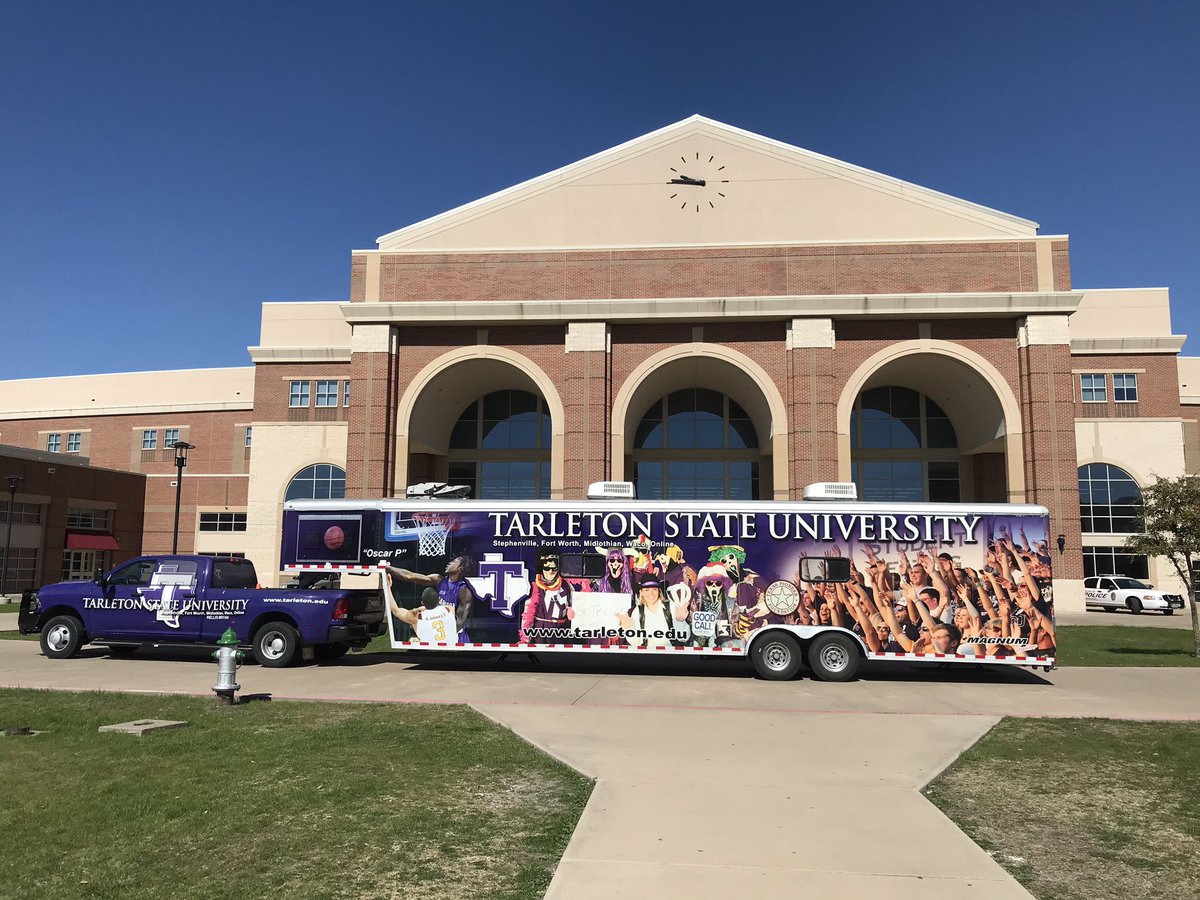 TarletonMWC's tweet photo. Red Oak HS is beautiful and so is this weather! Enjoying #PurpleThursday talking to the Hawks about how to become Tarleton Texans! #TarletonState #TarletonMWC https://t.co/Cva1PktPpS