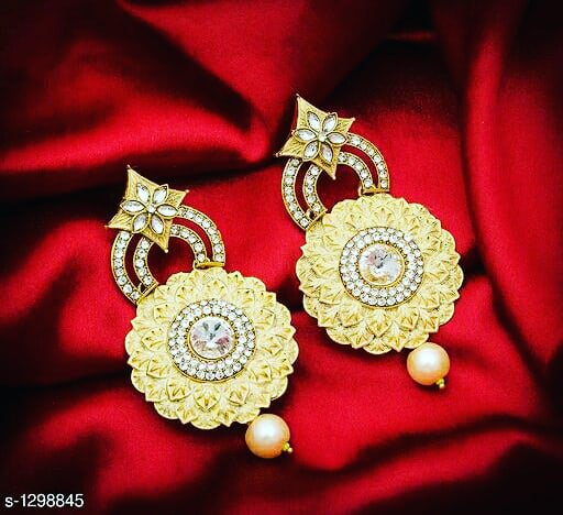 Catalog Name: *Partywear Alloy Earrings Vol 18*

Material: Alloy 

Size: Free Size

Description: It Has 1 Pair Of Earrings

Work: Kundan &amp;  Beads

Dispatch: 2 - 3 Days

Designs : 10

Easy Returns Available In case Of Any Issue.