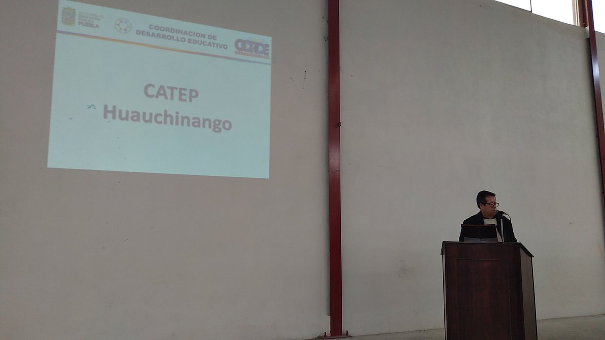 El maestro Carlos Lechuga, coordinador de la CATEP Huauchinango da a conocer información relevante sobre tutorias, así como las acciones de seguimiento de los procesos de formación de los docentes niveles.