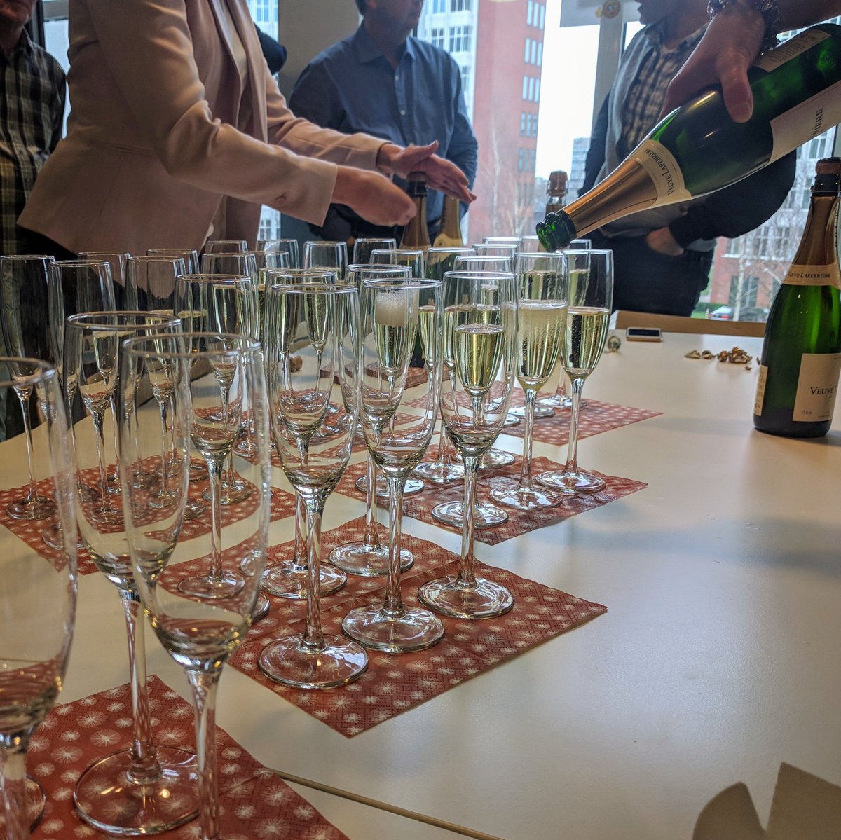 RobZutt's tweet photo. Successen moet je vieren! Mooie projecten binnengehaald met het team! #Trots en #Lekker @RHDHV_NL https://t.co/5habx4QBeE