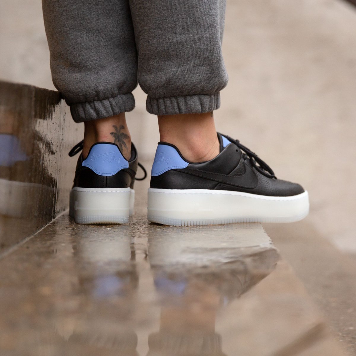 wmns air force 1 sage low black