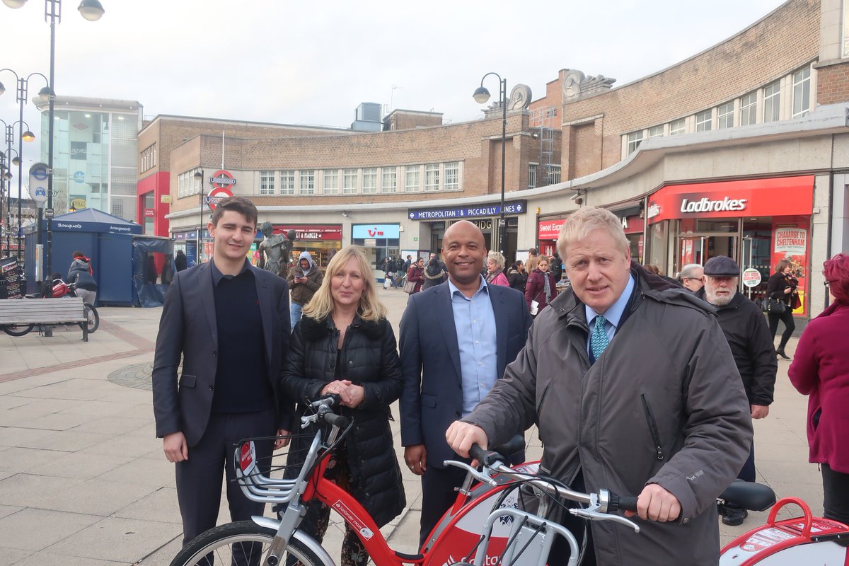 Uxbridge BID are proud to have sponsored and been a part of @Bruneluni's successful campaign for @SantanderCycles in the local area! We have a docking station recently opened on our high street, so why not try out one of the new 'Brunel Bikes'! loveuxbridge.co.uk/news/d/122974/…