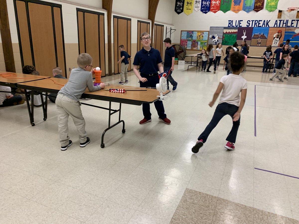 gobluestreaks's tweet photo. Check out these photos from Osborne Elementary's Attendance Awards! #SanduskyRollCall #GoStreaks #BlueStreakPride ⚡ https://t.co/6Lo2fEThnQ