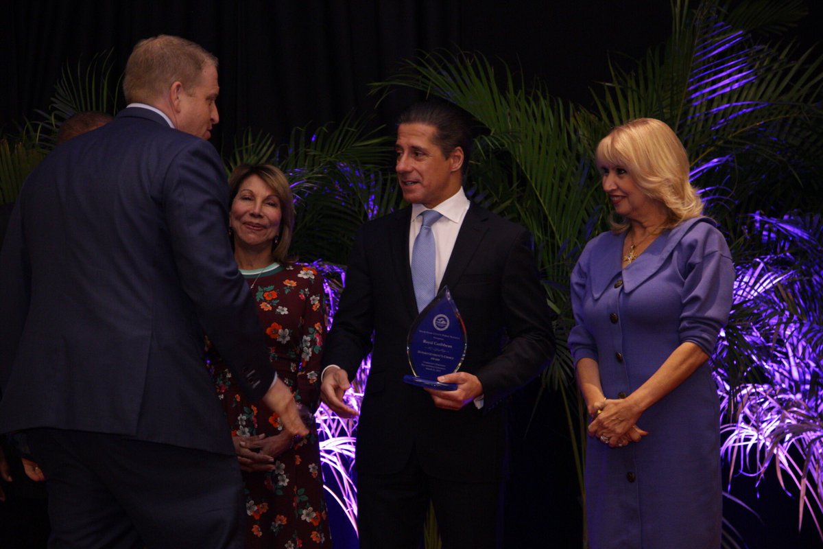 LAUSDSup's tweet photo. Honoring those who give the gift of time, talent, funding and support. The individuals here today serve without wanting recognition or compensation, they partner and volunteer, helping to build a better school system and community. #MDCPSpartners https://t.co/rM1Lyh6w2h