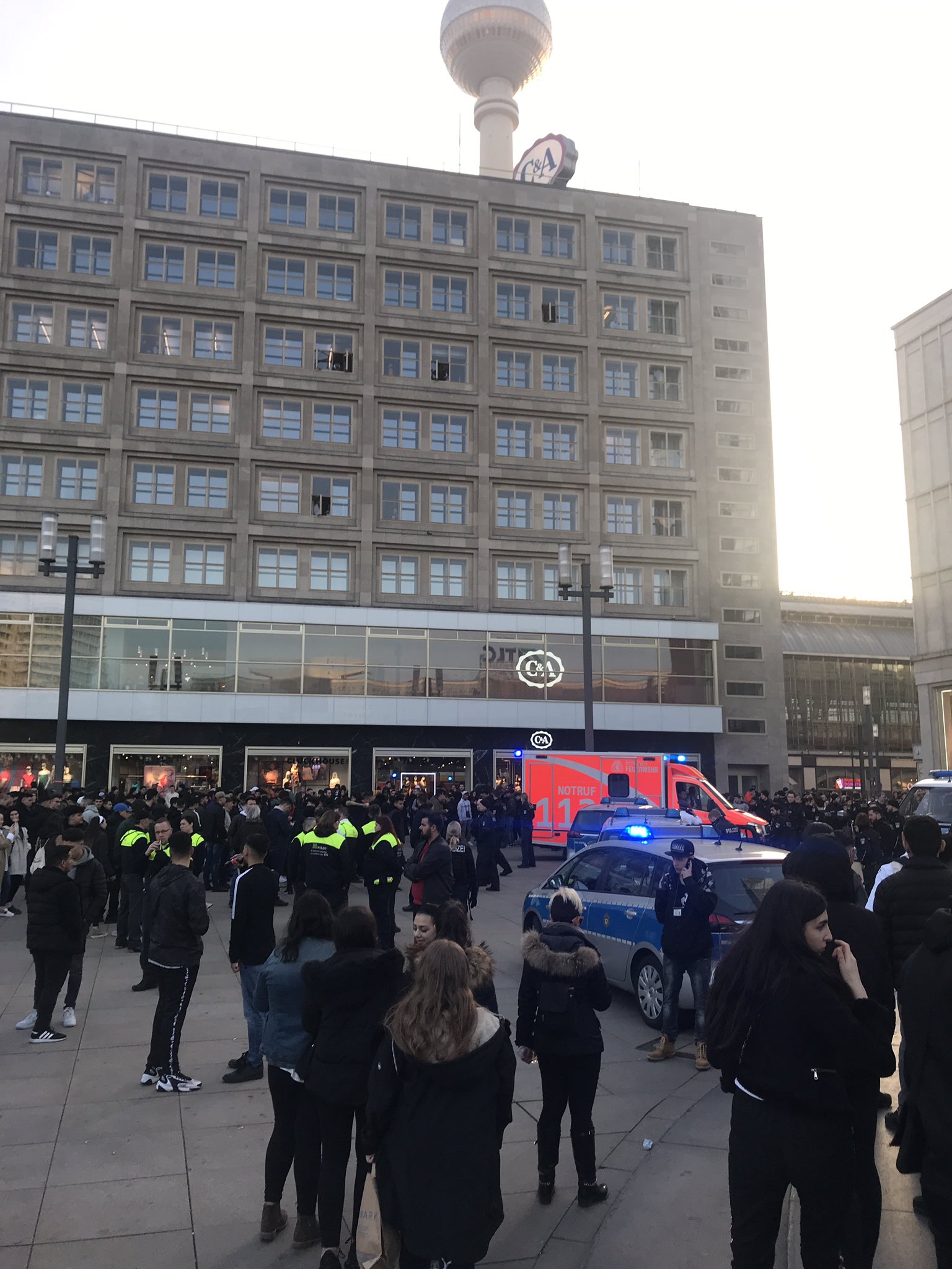 Matern Boeselager on Twitter "Auf dem Alexanderplatz ist gerade
