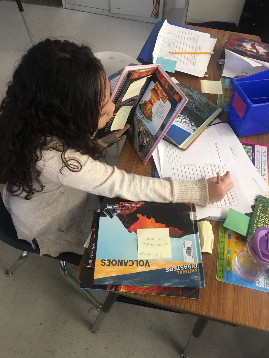 gmlovetolearn's tweet photo. These second graders taught me so much about their research topics! @HPCubs @WSDinfo #research #informationaltext #nonfiction #writeforreaders @TCRWP #writingworkshop #readingwritingconnection https://t.co/t5RwLMxGbP
