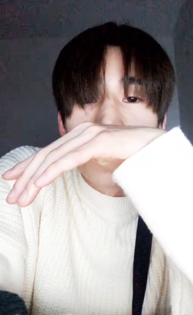 captxkh's tweet photo. 🔴LIVE🔴

@captxkh started a live video.
Watch before it ends! 

————
(โควททวิตเพื่อเป็นการคอมเม้นท์ในไลฟ์นะคะ)
#WUSUBALL https://t.co/kSQclAlLAE