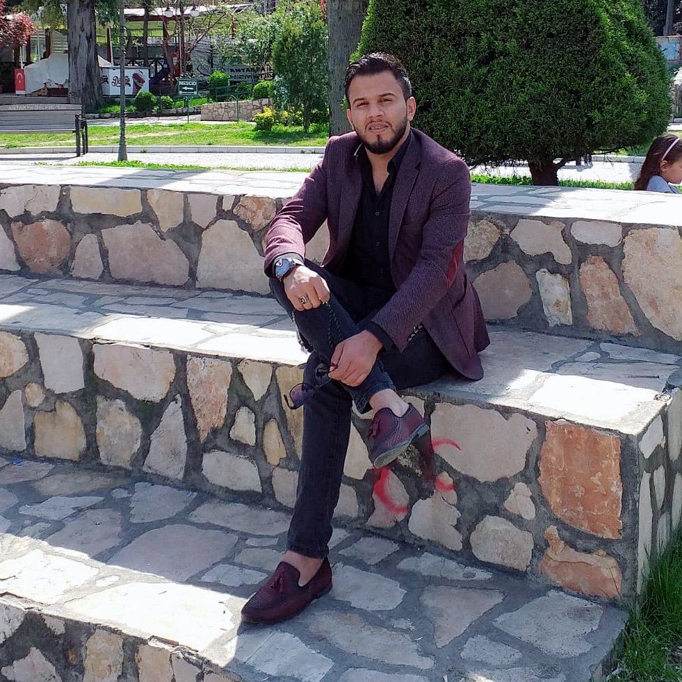 لـآ تفگر في تفاصيل ( الأمور) ؛
عيش حياتگ واجعل لوقتگ طعم ،
المهم اسمگ لا جا بين  الحضور ؛
گل ما يذكر يقولون :  " ونعـم "
#أبوعبدالرحمن_الجميلي