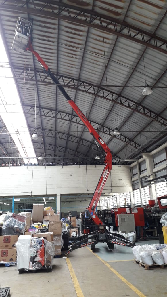 VAETAecuador's tweet photo. Alcance y acceso incomparable, #PlatformBasket #TrackedSpider es el elevador todo-en-uno: eléctrico y combustión en el mismo equipo https://t.co/3PGhj3bRIF