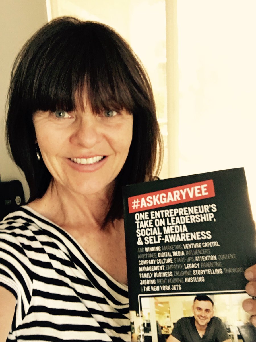 tamaraparisio's tweet photo. #Swag = free merchandise ... give your audience a reason to share their experience with your brand with a specific #hashtag and some swag to show off in a selfie! https://t.co/pfqLrmDPge