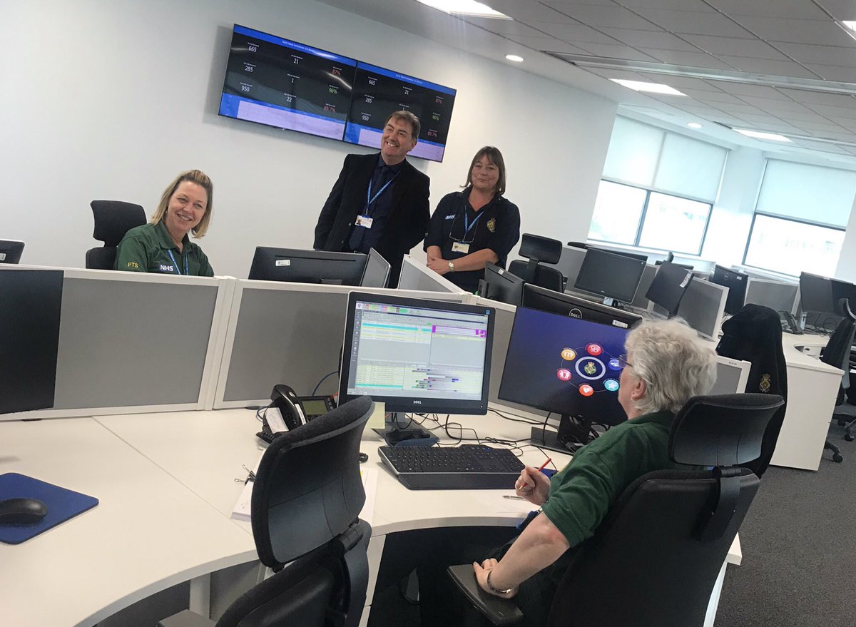 NWAmb_PTSSam's tweet photo. Impromptu visit from our @NWAmbulance Interim #CEO at #EstuaryPoint today. Thanks for dropping by @mf1302 and chatting with the #GoPTS Control and Contact Centre staff. @NWAmb_IanS @NWAmb_DoF https://t.co/GaSOvyvra3