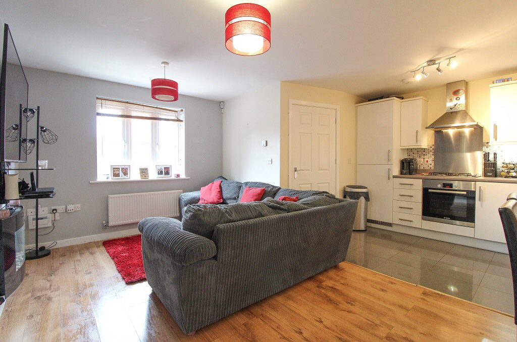 Knights_Estates's tweet photo. KEA Investment Property Of The Week!
https://t.co/5x4o79Iwlo
#findtheknight #KEA #property #realestate #bridgeview #shefford #sheffordhardwick #centralbedfordshire #bedfordshire #buytolet #investment #firsthome #starterhome #laganhomes #POTW #IPOTW https://t.co/JKM3W60eZ7
