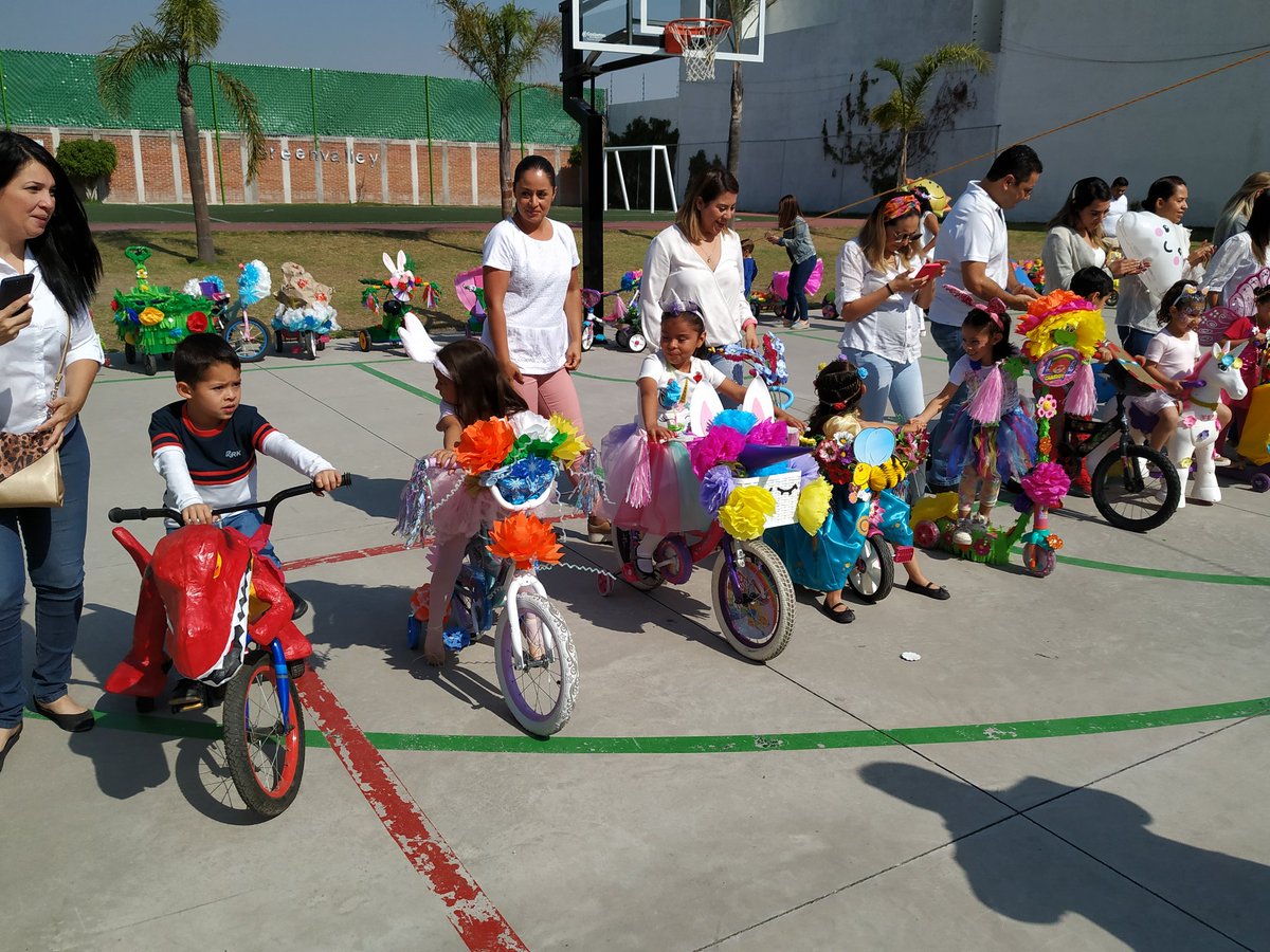 GreenvalleyScho's tweet photo. #SpringParade GVS 2019 1ro & 2do
#BestSchoolToBe
@preescolargvs https://t.co/I9KczuYT6D
