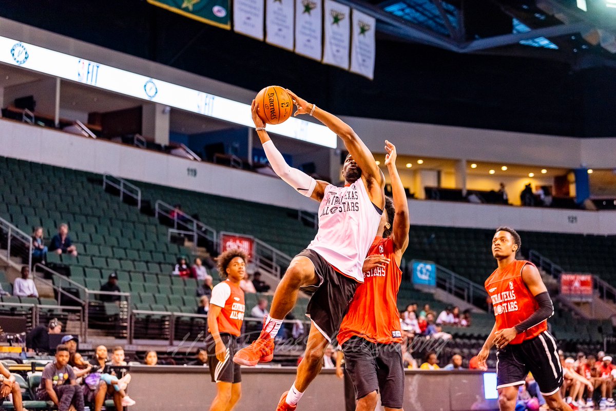 hdfphoto's tweet photo. Great performance from both Bowie Bulldogs @carsondonahue7 and M'elijah Westley at this years CTX All Star Game at the Cedar Park Center.
Go DAWGS!!!ππΎ
@BowieBasketbal1 @BowieDawgs @FanstandATX #TXHSHOOPS #CTXAllStars https://t.co/7Yf75bu2d6