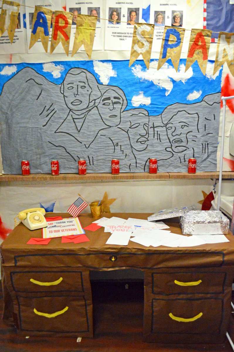 suatoledo's tweet photo. Star Spangled Seniors Intramurals hallway/bathroom decorations! 🇺🇸🦅 #UndeniablyIntramurals https://t.co/CPVkRLnVxb