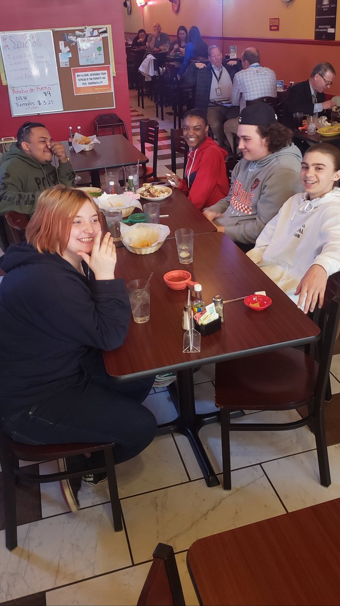 RFosterLBPHS's tweet photo. Enjoying some lunch! 🌮🌯 #jagkycdc19 #yourfuturestartshere https://t.co/Ef9iJs5TmS