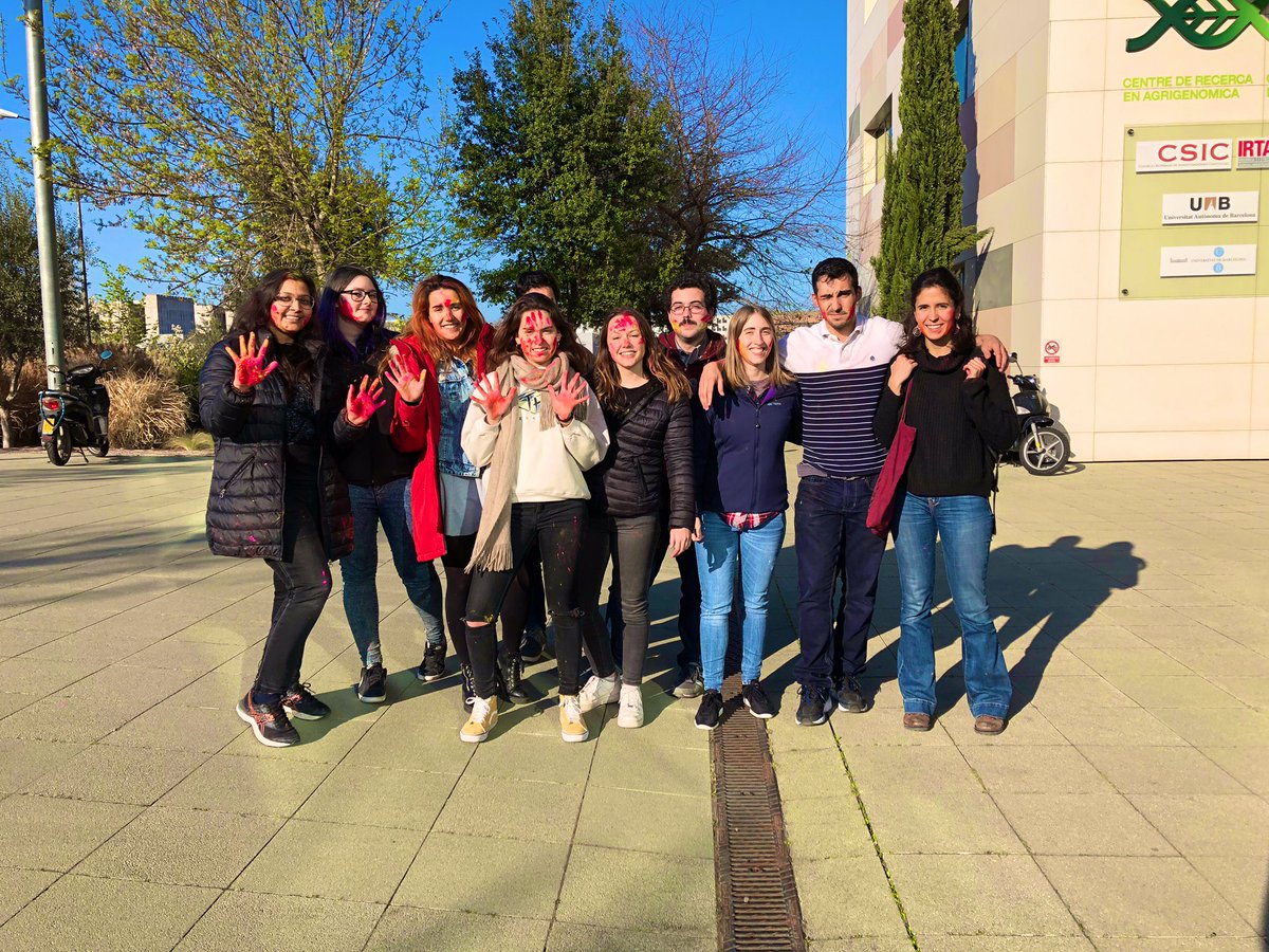aditi0225's tweet photo. Thank you guys for being such a sport! Didn’t miss any #holi fun even being faraway from home this year!! #HappyHoli @CRAGENOMICA @Ana_CanoDelgado Lab! https://t.co/lQmZgf2lpo