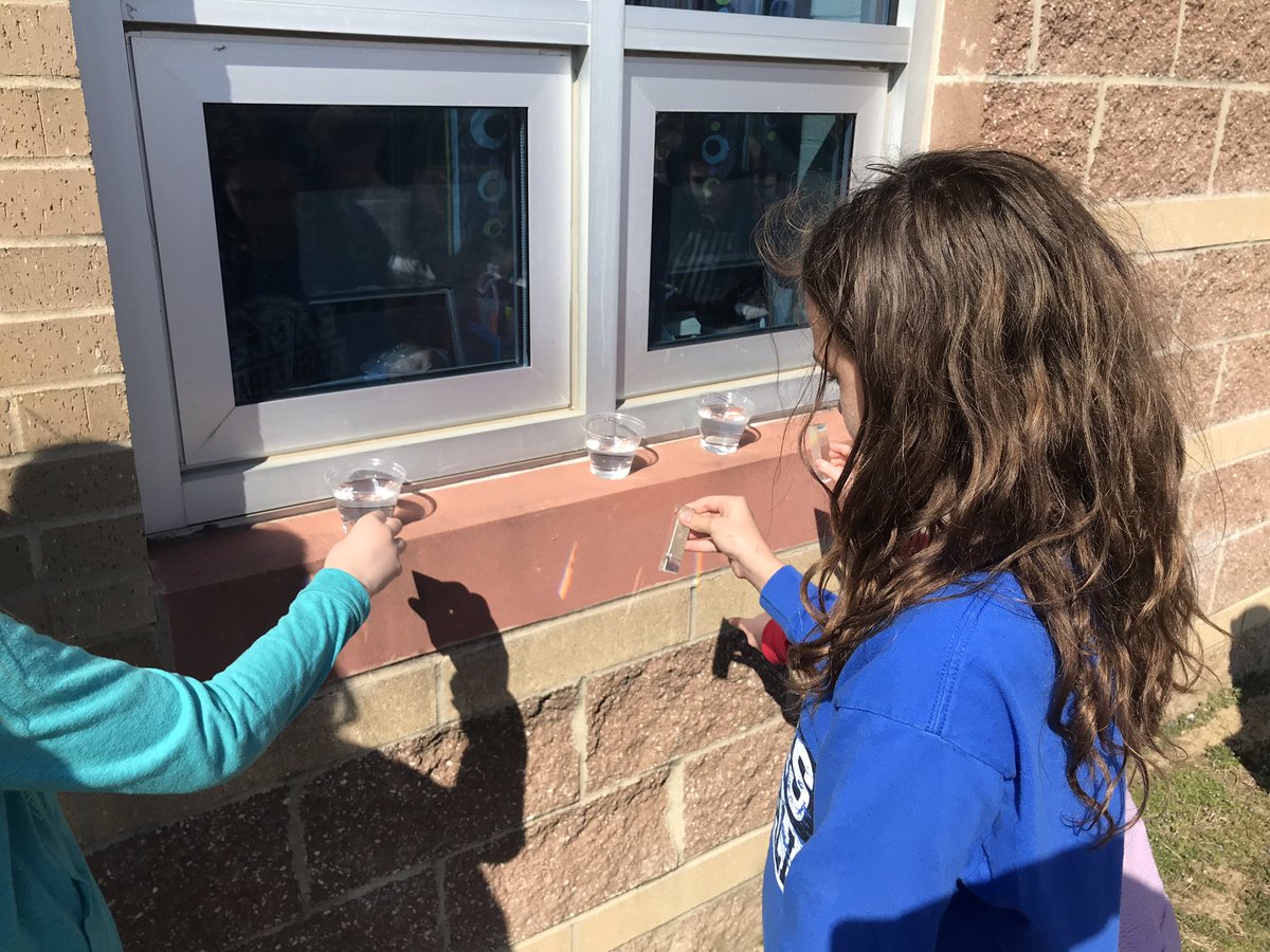 ErikaCompton13's tweet image. Making rainbows on spring equinox. #PBMUSTANGS #prismsarefun