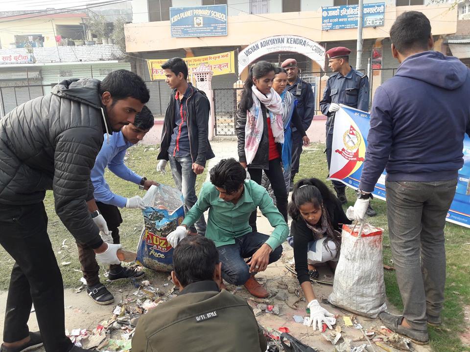AYCJanakpur's tweet photo. #Old_Memories..
 नेपाल प्रहरी र Alliance Youth club Janakpur साझदारीमा सरसफाइ कार्यक्रम
  नेपाल प्रहरी को उपस्थिति हुने गरि आज सरसफाइ कार्यक्रम सम्पन गरिएको छौ ।  चिल्ड्रेन पार्क लाई अति सुन्दर Alliance Youth club द्वारा बनाउने प्रयास  ।
 सेवा नै धर्म हो । https://t.co/RhtHyV7iX9