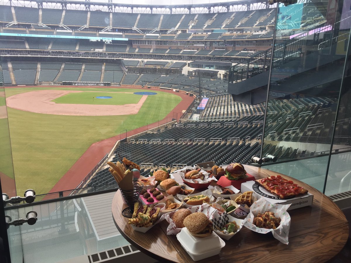 DavidRamirezPO's tweet image. Checking out new @CitField amenities! Stadium lookin good for #Spring19 season. Let’s go ⁦@Mets⁩ Here w/ Councilman ⁦@FranciscoMoyaNY⁩ #BaseballBusiness #NYC #QueensNY #NewFor2019