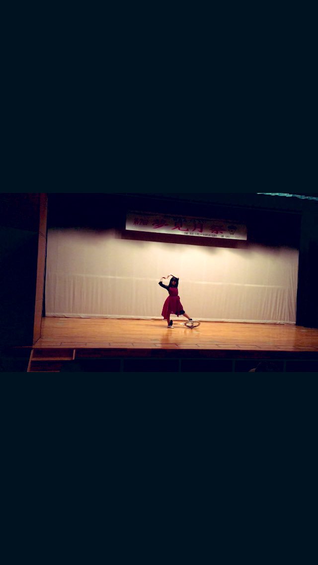 uniairaaashi's tweet photo. How many harts can you find?? #夢見月祭
#unicycleperformance
#lavieenrose 
#IZONE https://t.co/gsCloCLbO4