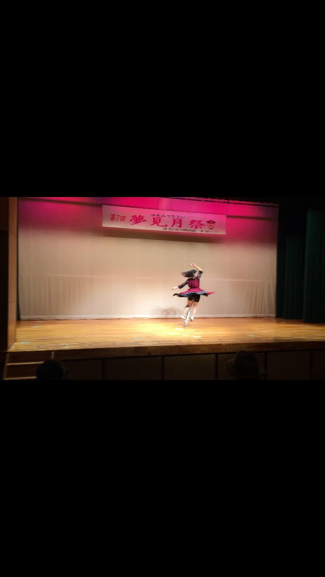 uniairaaashi's tweet photo. How many harts can you find?? #夢見月祭
#unicycleperformance
#lavieenrose 
#IZONE https://t.co/gsCloCLbO4