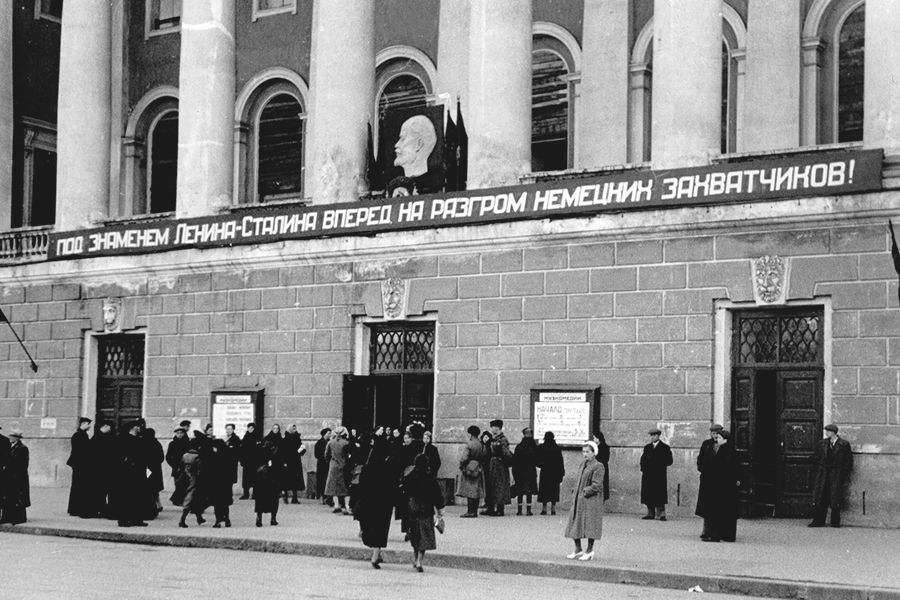 театр народного ополчения. блокада ленинграда театр музкомедии. театр народного ополчения. ленинградские театры в блокаду. раскинулось море широко оперетта.